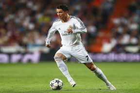 开云真人-压迫阵型推前，前锋积极回抢，前锋怎么压迫