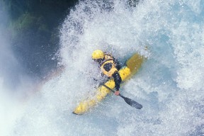 开云真人体育娱乐-东亚杯国足爆冷 战术思路引发讨论，东亚杯国足首发